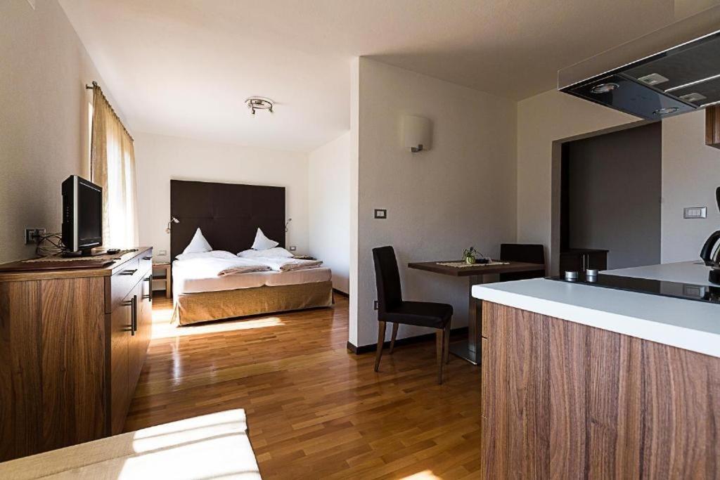 Garni Hotel Dorothea Tirolo Dış mekan fotoğraf