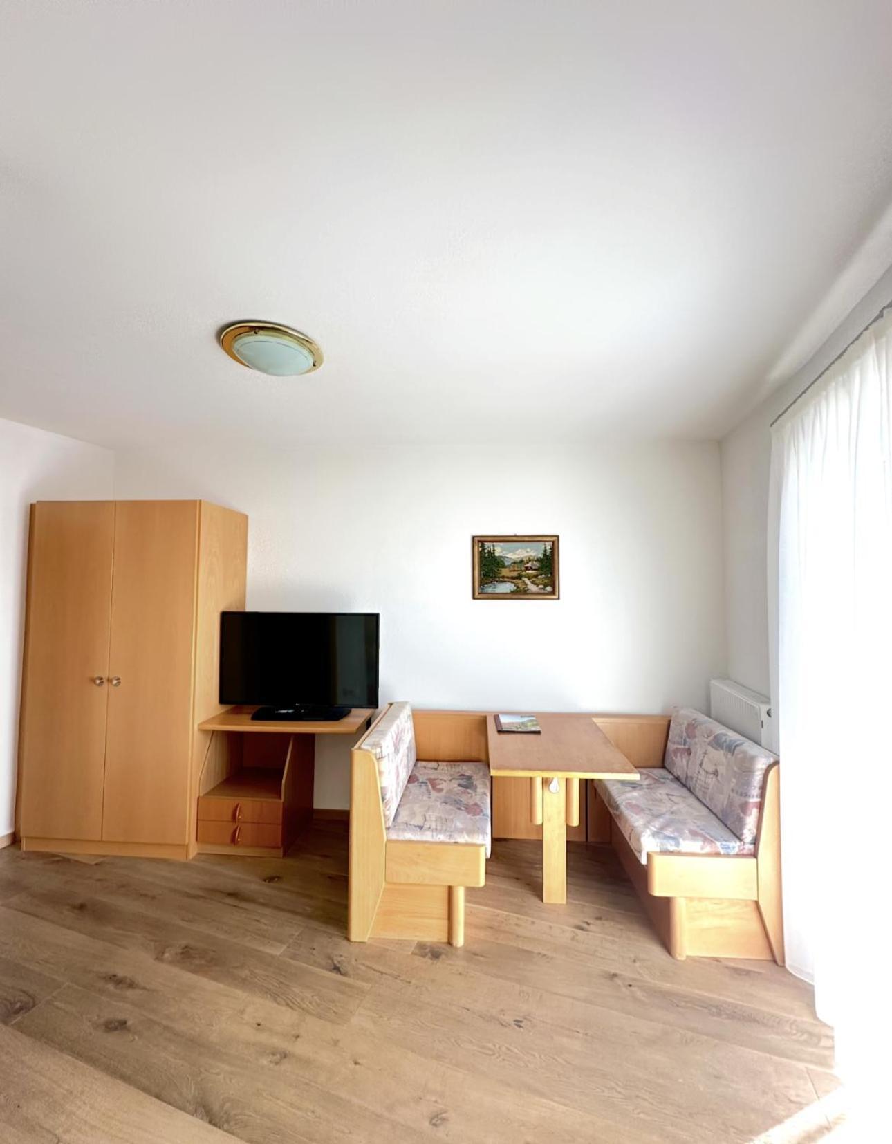 Garni Hotel Dorothea Tirolo Dış mekan fotoğraf