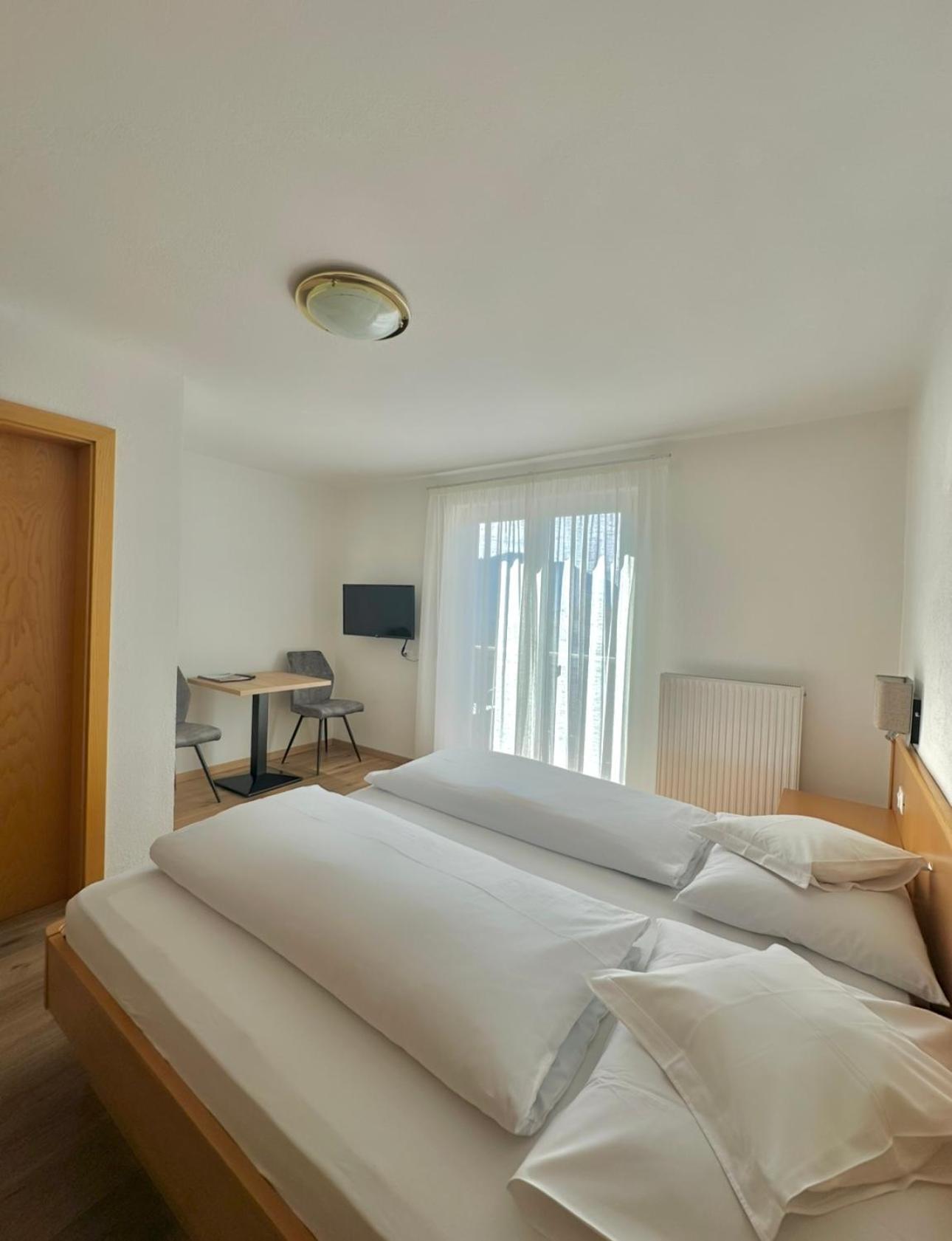 Garni Hotel Dorothea Tirolo Dış mekan fotoğraf