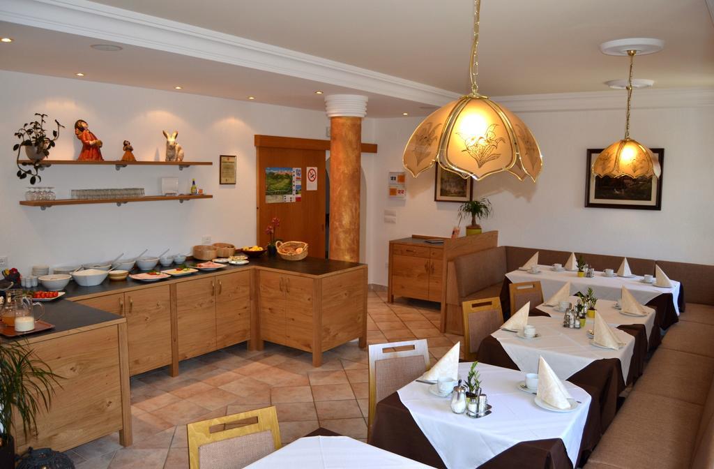 Garni Hotel Dorothea Tirolo Dış mekan fotoğraf